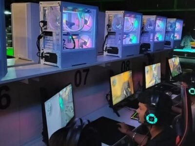 Gaming Internet Café inFAMOUS – Lucknow, UP, India