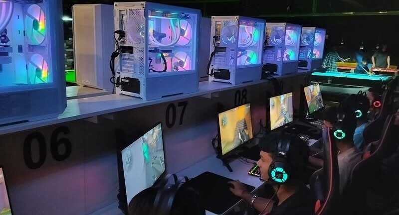 Gaming Internet Café inFAMOUS – Lucknow, UP, India