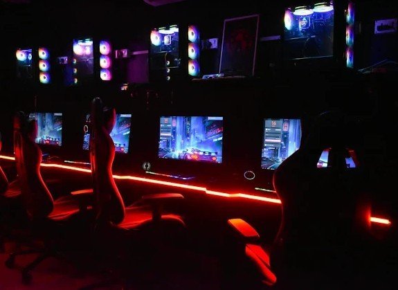 Internet Café: Level Up Gaming Lounge & Café in Patna, Bihar, India