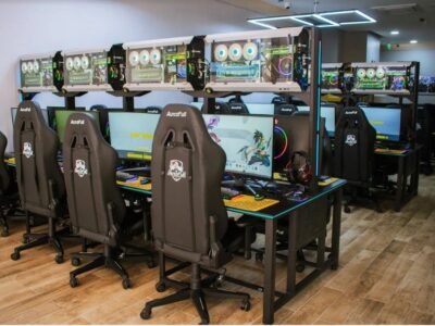 SideQuest Gamers Hub (Charing Cross), London, UK